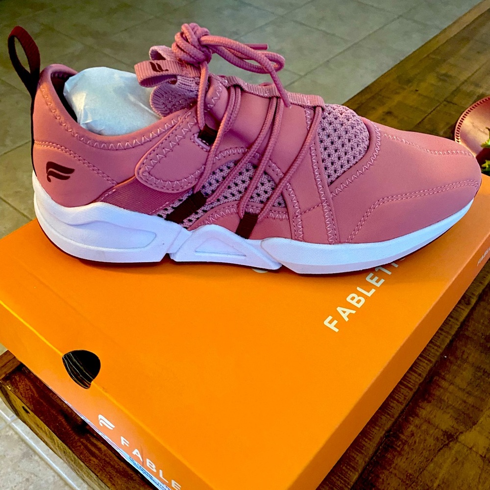 Brand New Fabletics 👟